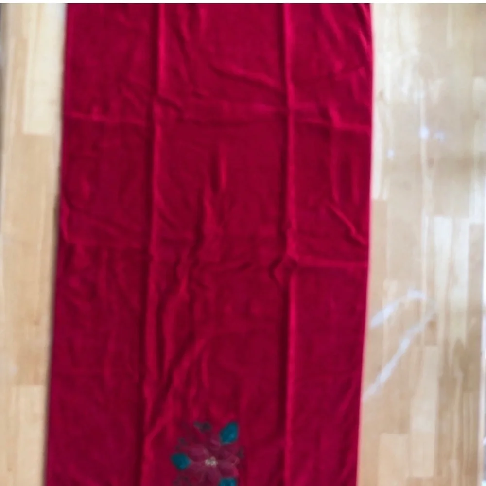Embroidered Poinsettia Towel Set